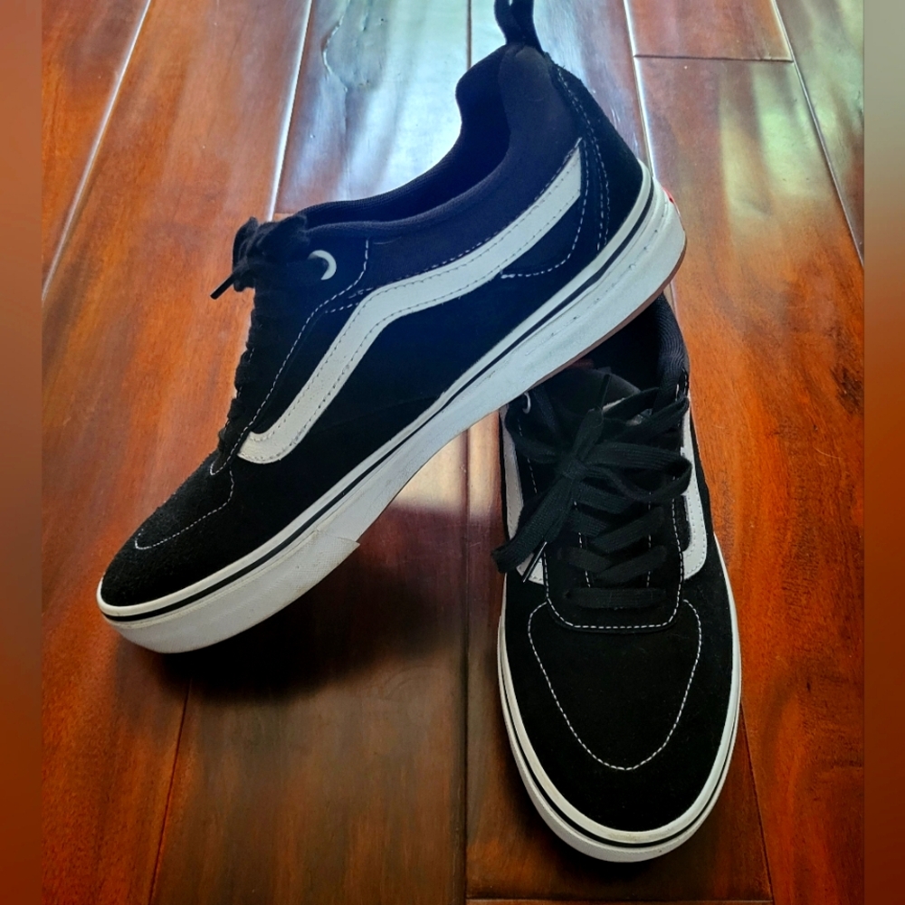 Vans Men's Black and White Sneakers